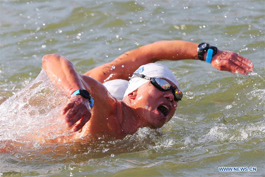 Over 1,000 swimmers participate in winter swimming competition in East China