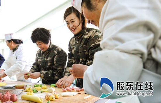 Yantai female soldiers celebrate International Women's Day