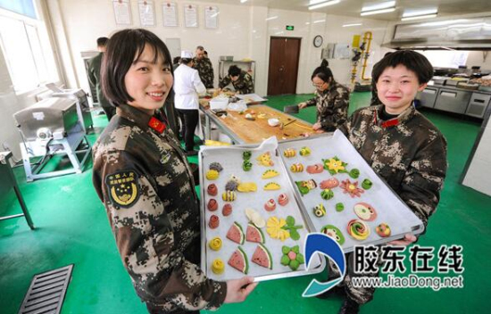 Yantai female soldiers celebrate International Women's Day