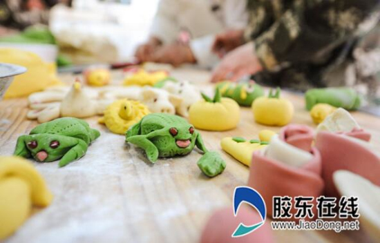 Yantai female soldiers celebrate International Women's Day