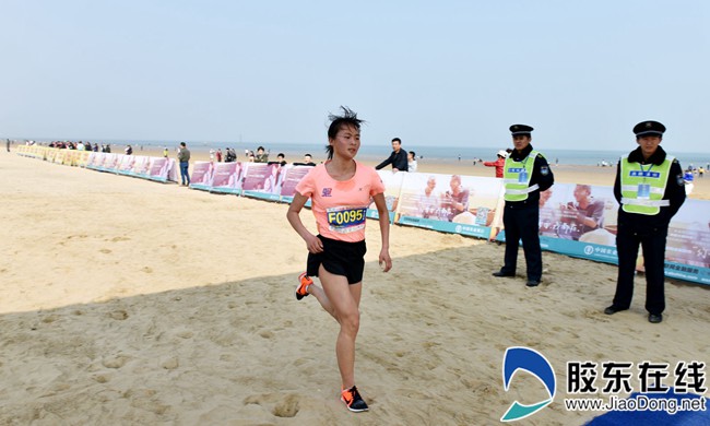 Start flag falls on Yantai's first international beach marathon