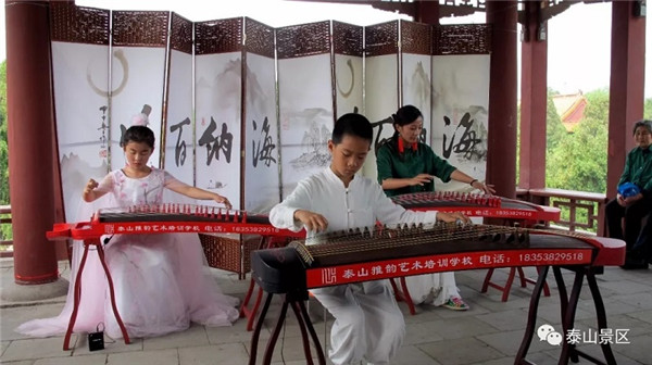 Excitement of Dongyue Temple Fair