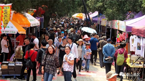 Excitement of Dongyue Temple Fair