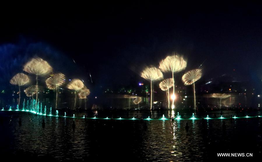 Water show dazzles Daming Lake in Jinan