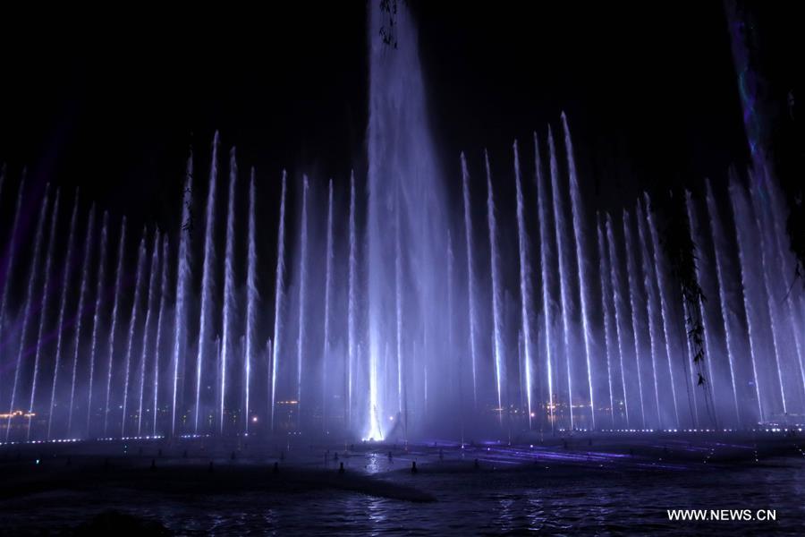 Water show dazzles Daming Lake in Jinan