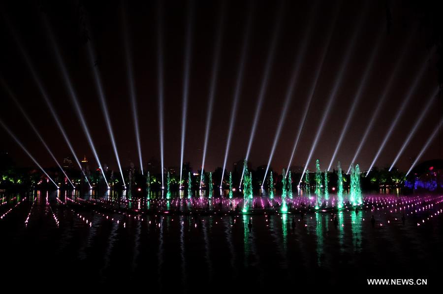 Water show dazzles Daming Lake in Jinan