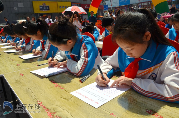 Hard-pen calligraphy contest gathers thousands in Yantai