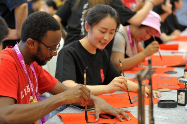 In pics: Overseas students experience delights of Linyi