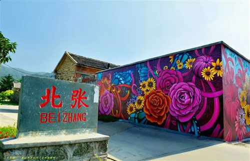 Exquisite mural paintings add to Tai'an village's beauty