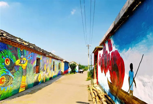 Exquisite mural paintings add to Tai'an village's beauty