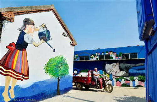 Exquisite mural paintings add to Tai'an village's beauty