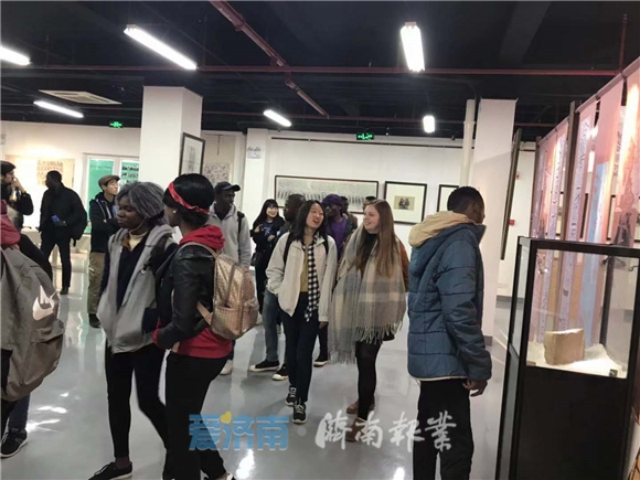 Expats experience traditional culture in Jinan