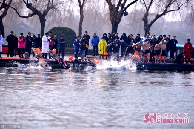 In pics：Swimmers from across the world brave icy water in Jinan