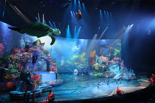 Large-scale high-tech stage show makes a splash in Qingdao