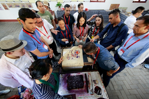 Yangjiabu showcases charms of local traditional handicrafts