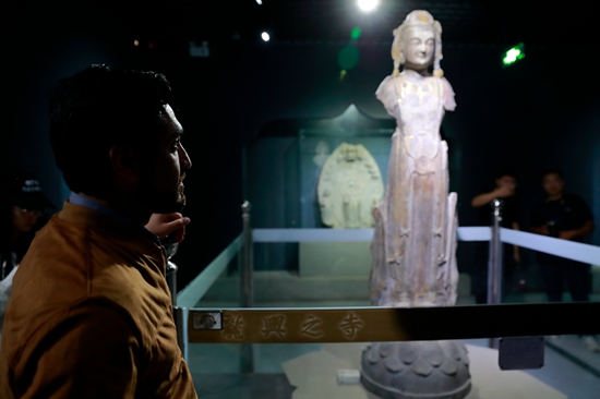 Eurasian journalists visit Qingzhou Museum