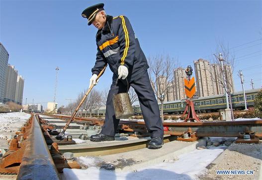 57-year-old switchman at Yantai Railway Station