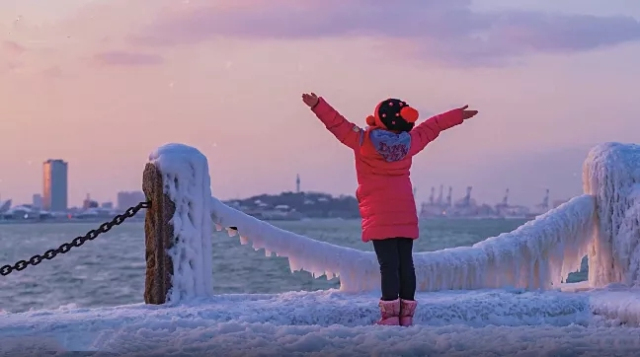 Yantai embraces first snow of season