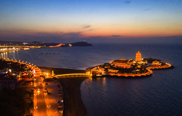 Night view of Penglai captured in photos