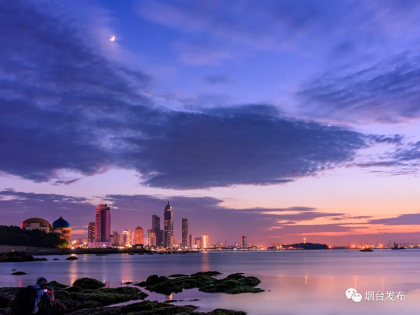 Coastal scenery of Yantai in early summer