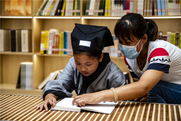 Yantai opens lotus reading room at local wetland park