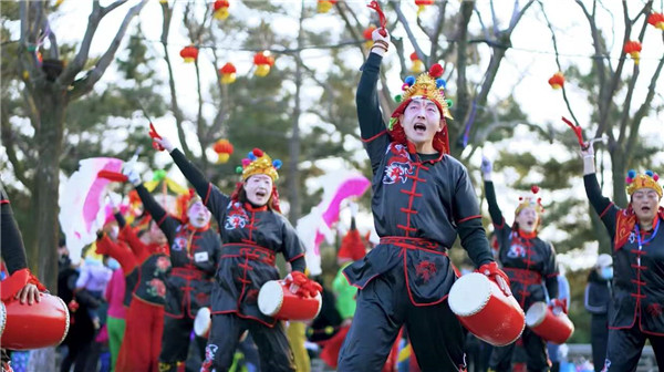 Penglai Pavilion dressed up for upcoming Spring Festival