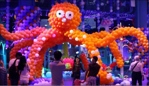 Balloon carnival in Happy Valley to celebrate Children's Day