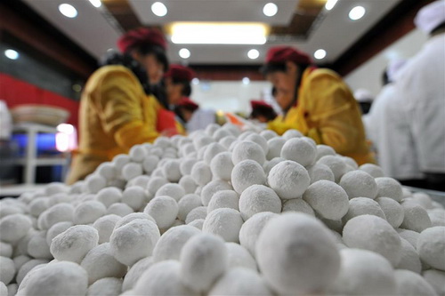 Sweet dumpling made for Lantern Festival