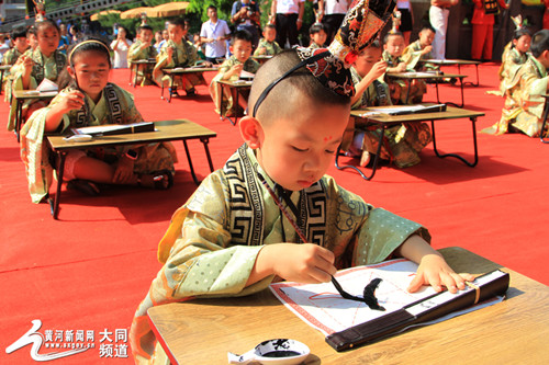 Students take part in ceremony to mark starting school