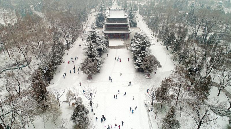 Shanxi embraces first big snowfall of the year