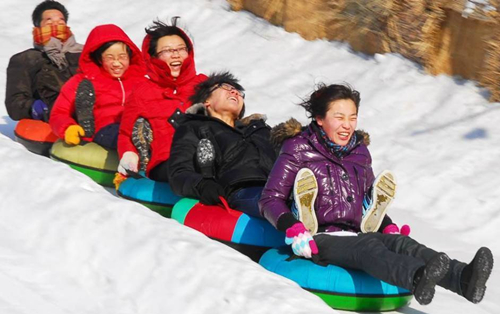 Ice and snow park opens in ancient Taiyuan county