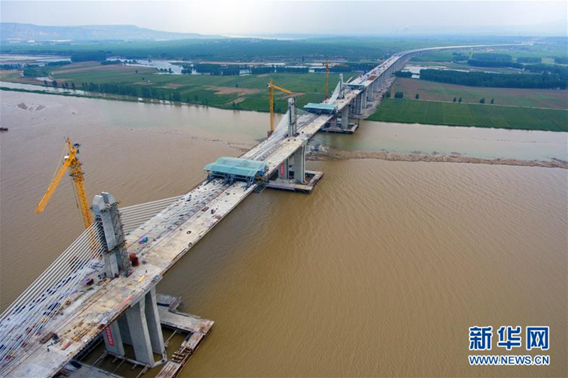 Yellow River Bridge nears completion