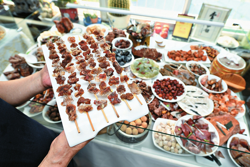 Taiyuan man serves stone buffet