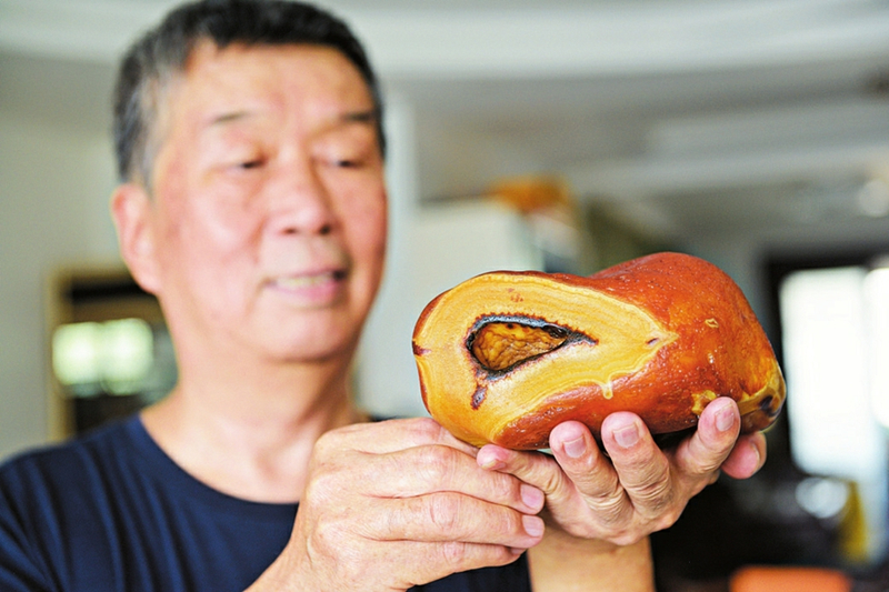 Taiyuan man serves stone buffet