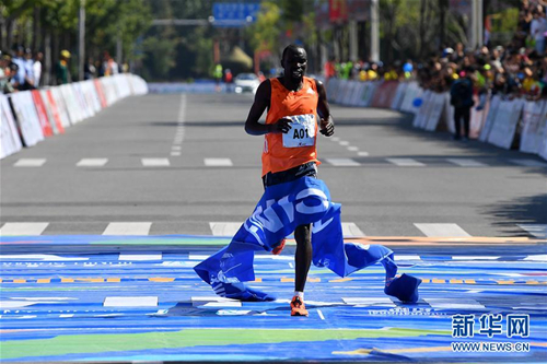 30,000 runners compete at Taiyuan intl marathon