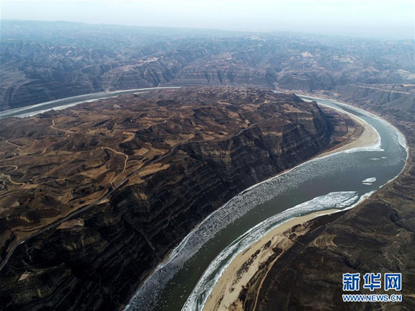 Ice blocks float through Linfen