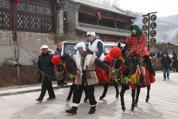 Festive moments in first town along Yellow River