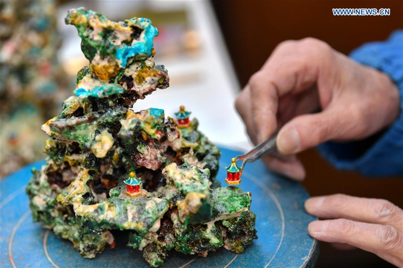 Shanxi craftsman turns waste into artwork