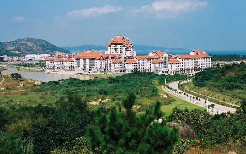 Jia Suotang takes a study tour of Xiamen University