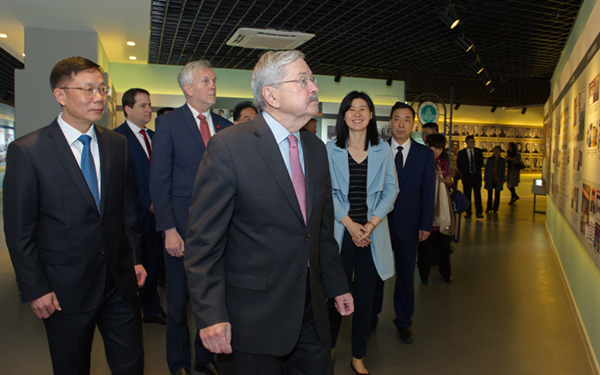 US ambassador visits Shanxi University