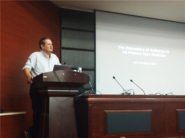 Leading US professor presents report at Shanxi University