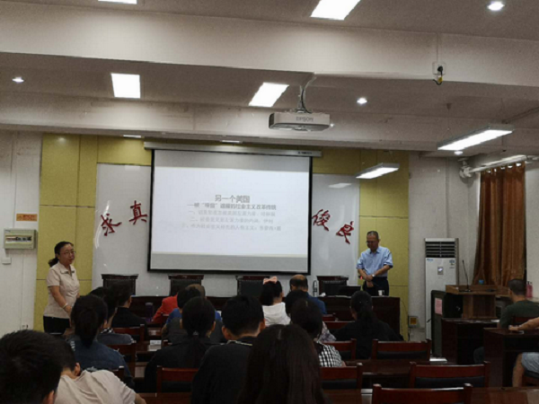 Historians from Peking University deliver lectures at SXU