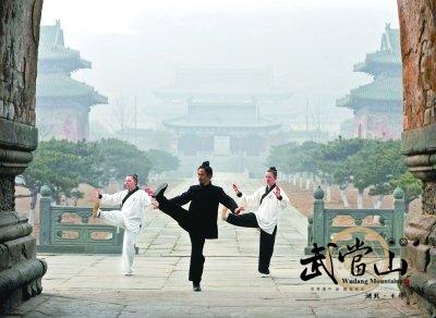 Foreign twin sisters learn Wudang kung fu