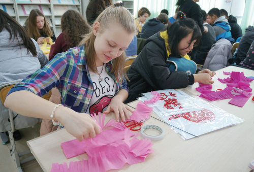 Russian students experience school life in Karamay