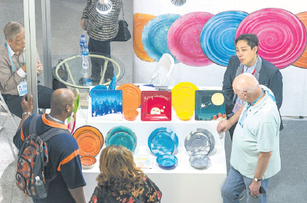 Canton Fair shows China, competitors now in an embrace