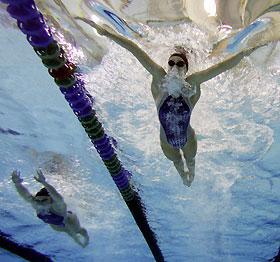 Katie Hoff (R) and Ariana Kukors of the U.S. swim in the women's 400m individual medley final at the Pan Pacific 2006 swimming championships in Victoria, British Columbia, August 18, 2006. Hoff won the event. 