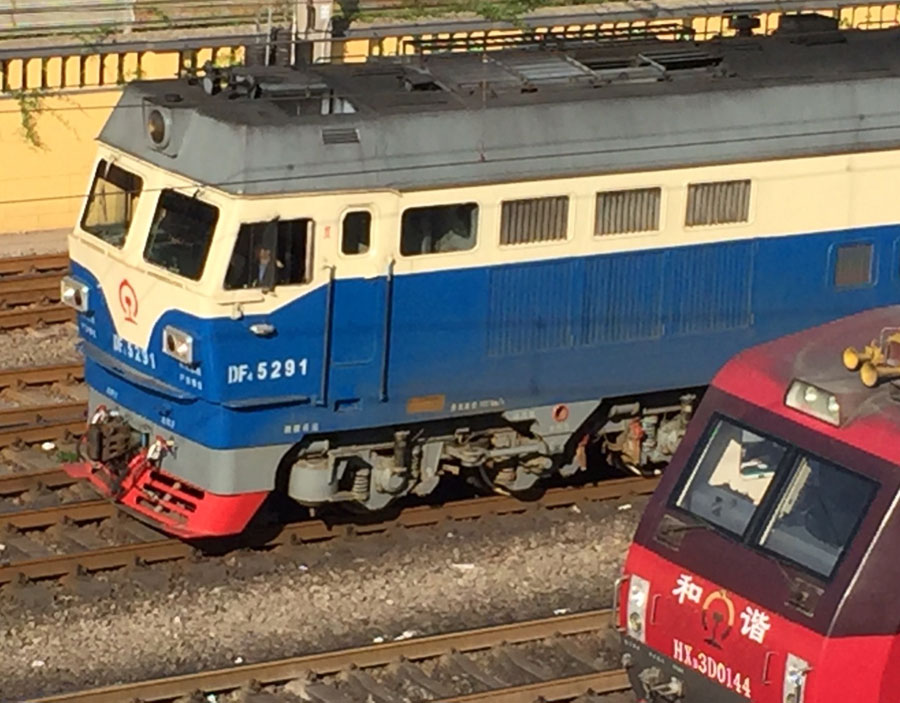 Traveling on board China's trains for 30 years