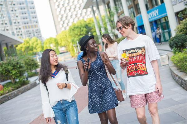 Rise in number of foreign students reflects country's bright prospects