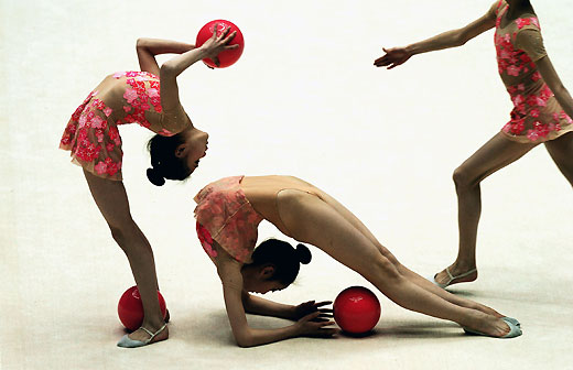 Gymnasts from China's Jiangsu Province compete at the National Rhythmic Gymnastics Championship in northeast city of Shenyang, April 6, 2006.