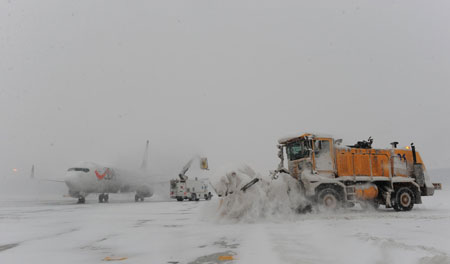 Heavy snow sweeps Beijing and other regions